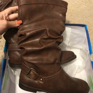 BRAND NEW Easy Street Vigor Boots !